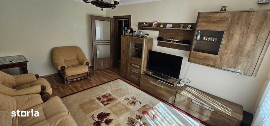 Apartament cu 4 camere în Drumul Taberei
