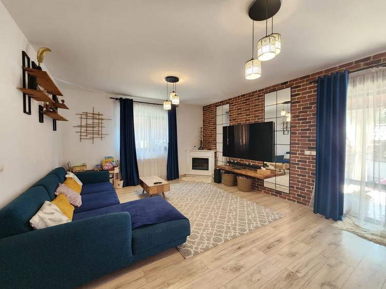 Duplex cu 4 camere cu Canalizare în Valea Adâncă