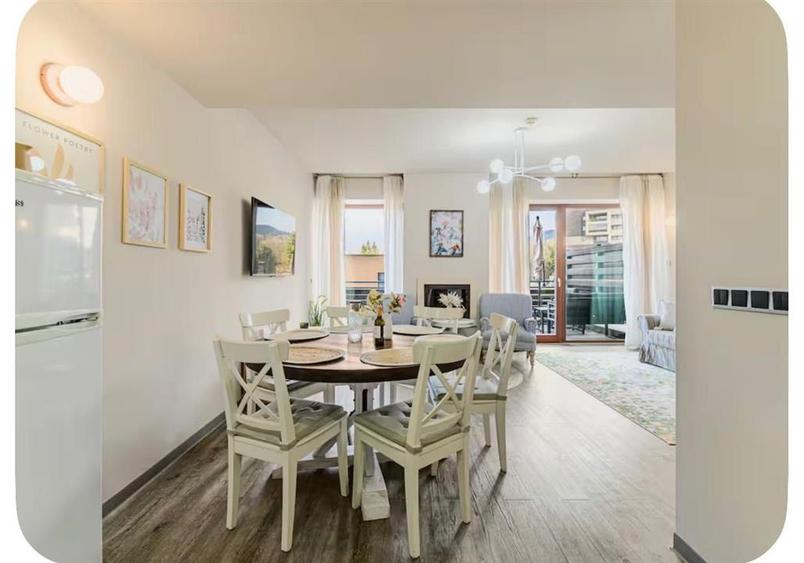 Apartament cu 2 camere decomandat, mobilat în Poiana Brașov