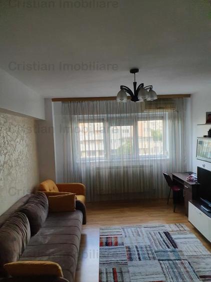 Apartament cu 3 camere decomandat în Călărași