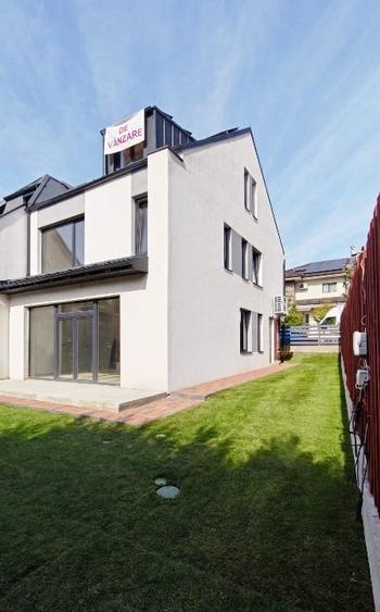 Duplex cu 5 camere cu Canalizare în Europa