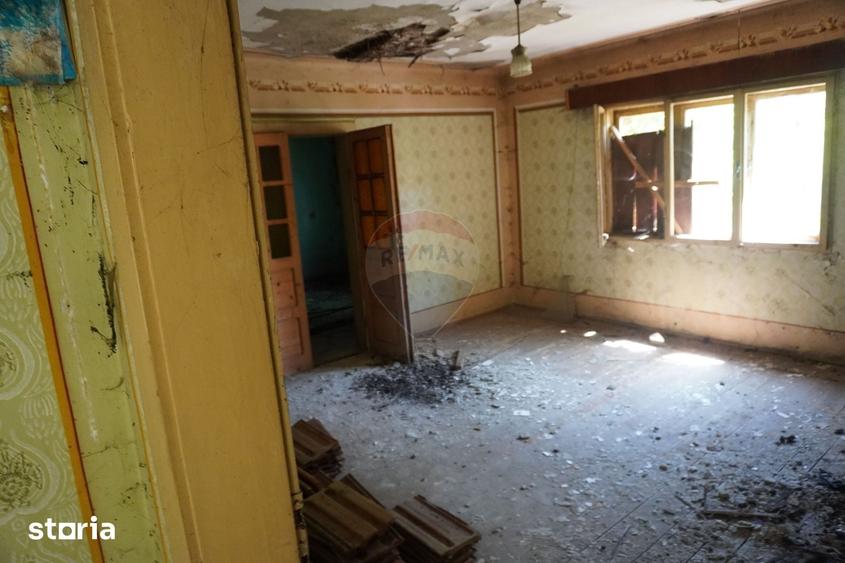 Casă cu 2 camere cu Teren 1958 Mp în Tisa