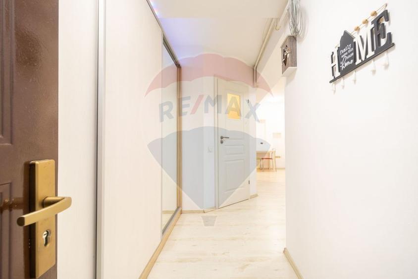 Apartament cu 2 camere semidecomandat, mobilat în Văcăresti
