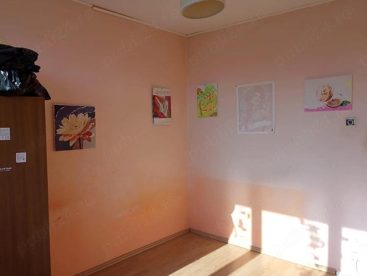 Apartament cu 4 camere semidecomandat în Drumul Taberei