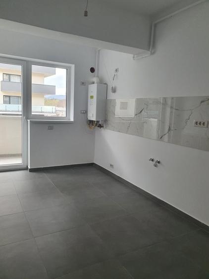 Apartament cu 3 camere decomandat în 13 Decembrie