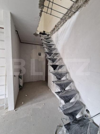 Apartament cu 6 camere semidecomandat în Florești