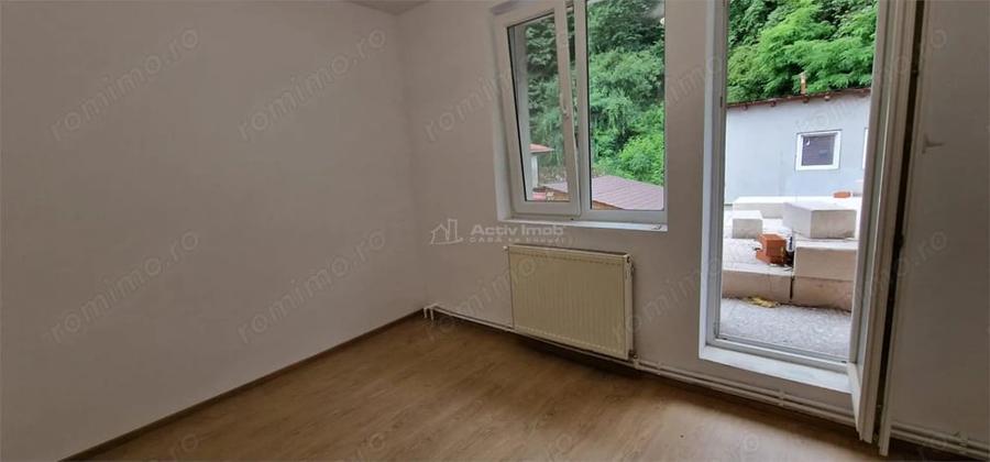 Casă cu 5 camere cu Teren 155 Mp în Muncitoresc
