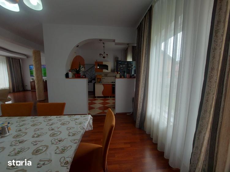 Casă cu 6 camere cu Teren 390 Mp în Micro 3