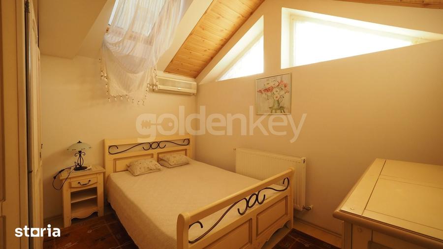 Casă cu 10 camere cu Teren 633 Mp în Central
