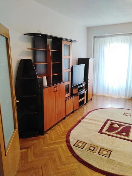 Apartament cu 3 camere decomandat în Nerva Traian