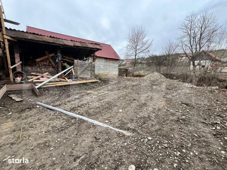 Casă cu 4 camere în Dumitra