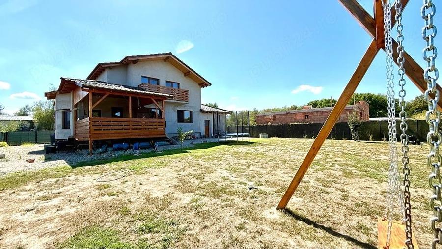Casă cu Teren 1000 Mp în Central