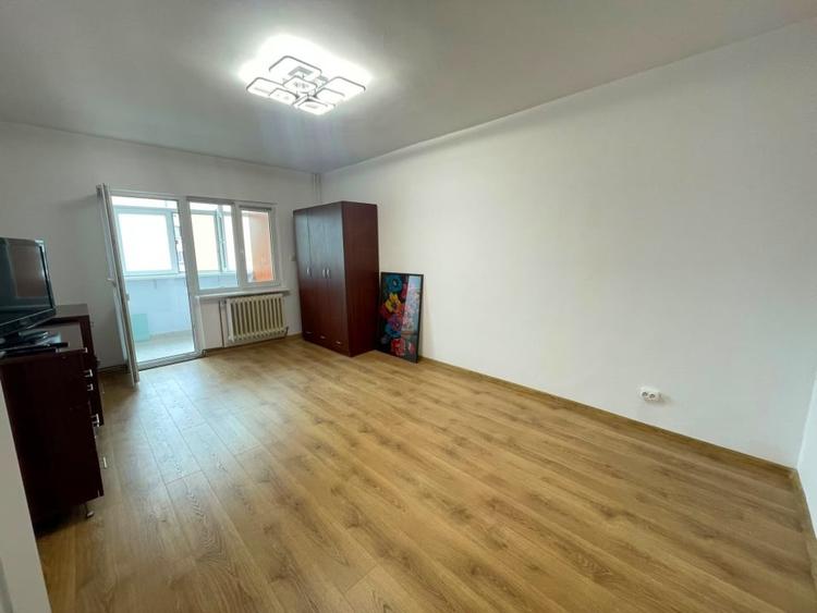 Apartament cu 2 camere decomandat în Podu Roș