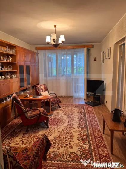 Apartament cu 3 camere semidecomandat în Central
