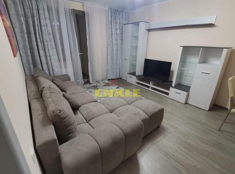 De închiriat apartament cu 3 camere, Bulevard - 1