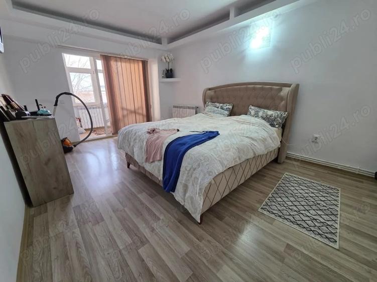 Apartament cu 4 camere decomandat în E3