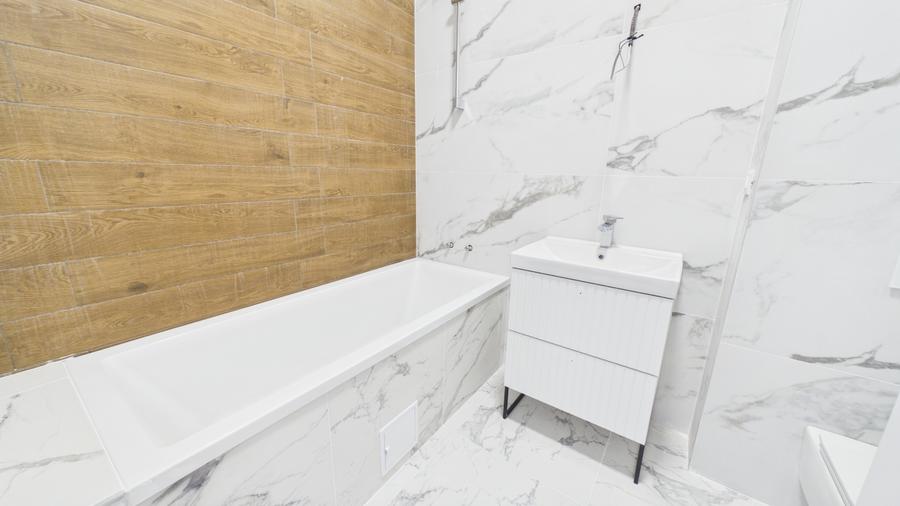 Apartament cu 3 camere semidecomandat în Grivița