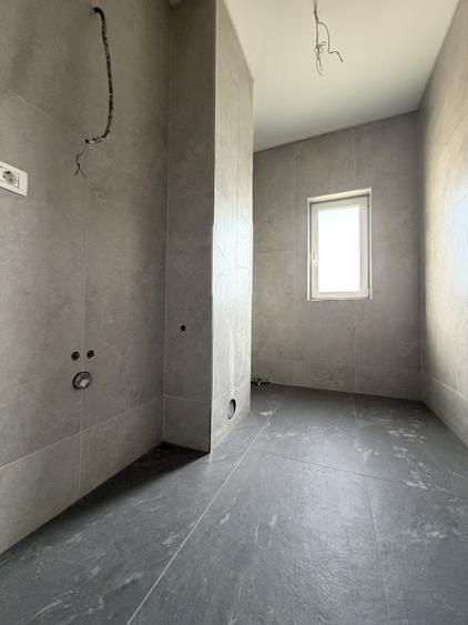 Apartament cu 3 camere decomandat în Torontalului