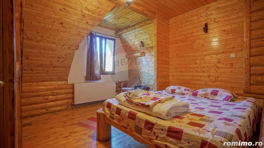 Casă cu 8 camere cu Teren 1000 Mp în Timișu de Jos