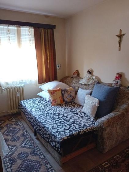 Apartament cu 2 camere semidecomandat în Grădiște