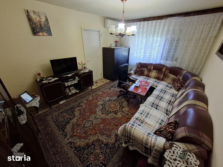 Apartament cu 3 camere semidecomandat în Coiciu