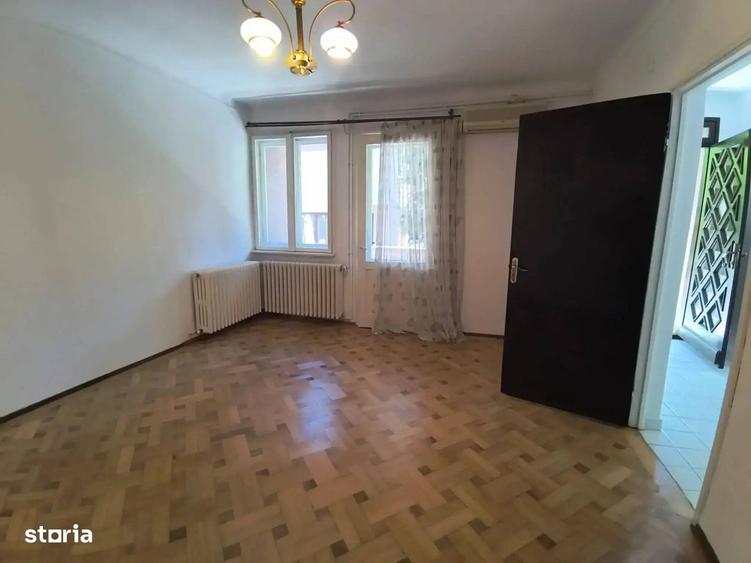 Proprietate rara: apartament 4 camere cu curte de 200 mp - 1