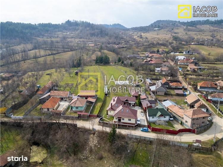 Casă cu 4 camere decomandat cu Teren 3762 Mp în Coman
