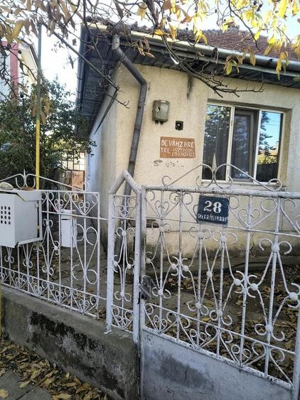 Casă cu 2 camere semidecomandat în Plopi