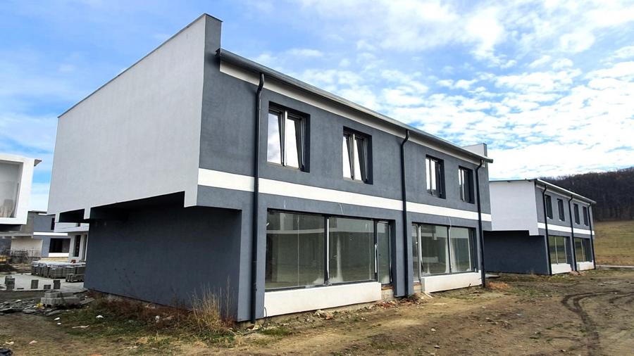 Casă cu 4 camere cu Teren 260 Mp în Rășinari