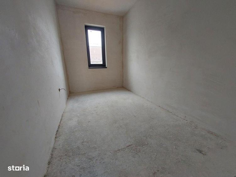 Casă cu 5 camere cu Teren 147 Mp în Central
