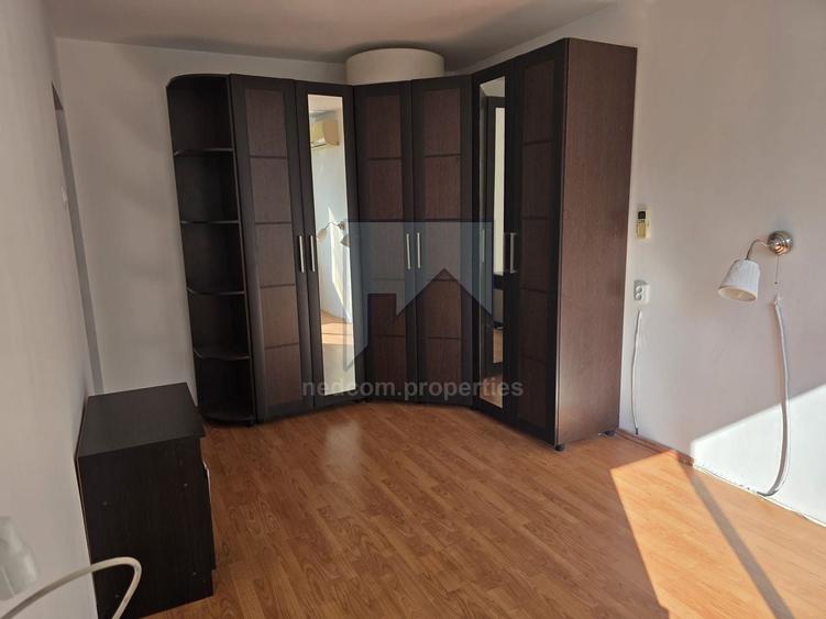 Apartament cu 3 camere semidecomandat, mobilat în Berceni