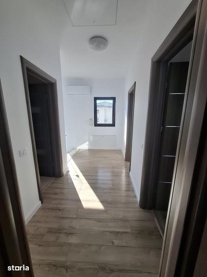 Casă cu 5 camere cu Teren 330 Mp în Tunari