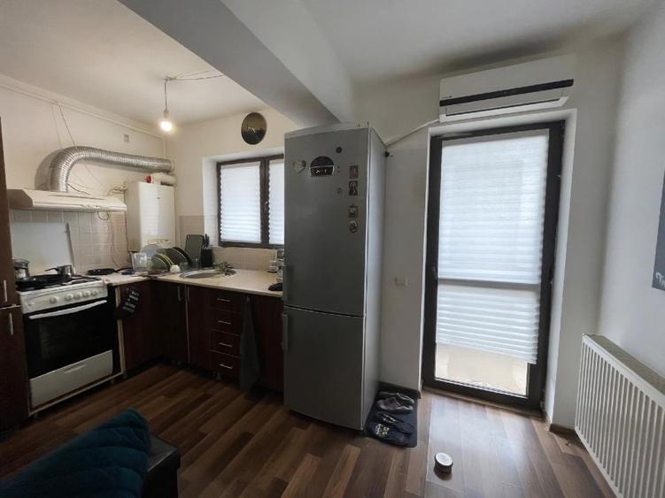 Apartament cu 2 camere semidecomandat, mobilat în Central