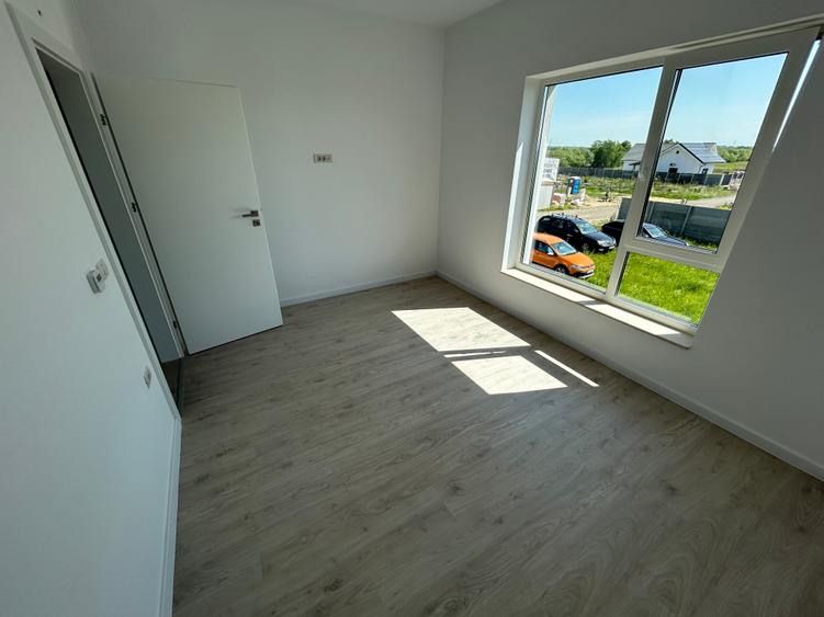 Duplex cu 4 camere cu Teren 252 Mp în Moșnița Veche
