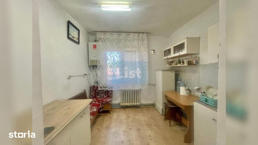 Apartament cu 3 camere semidecomandat în Micro IV