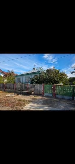 Casă cu 4 camere în Galbenu