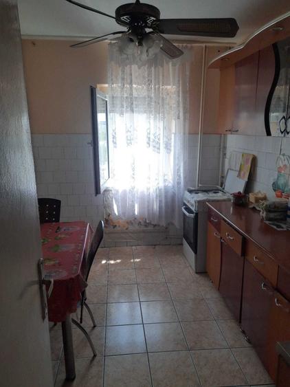 Apartament cu 3 camere semidecomandat în 6 Vânători
