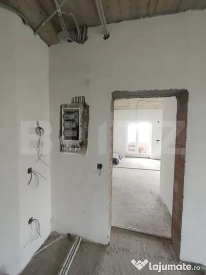 Casă cu 7 camere cu Teren 980 Mp în Sânmartin