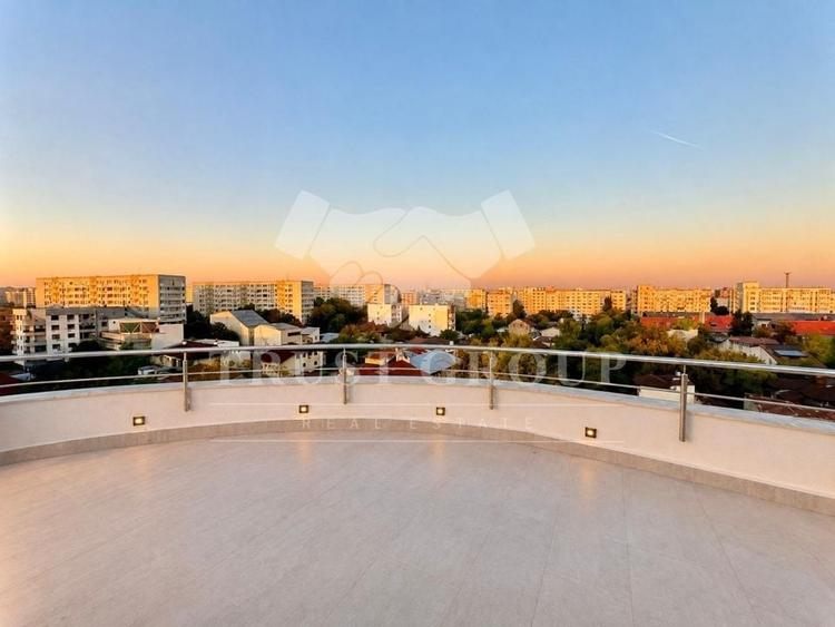 Penthouse cu 3 camere decomandat în Vatra Luminoasă