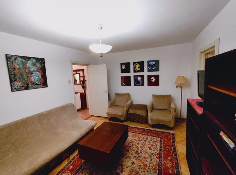 Apartament cu 3 camere semidecomandat, mobilat în Tătărași