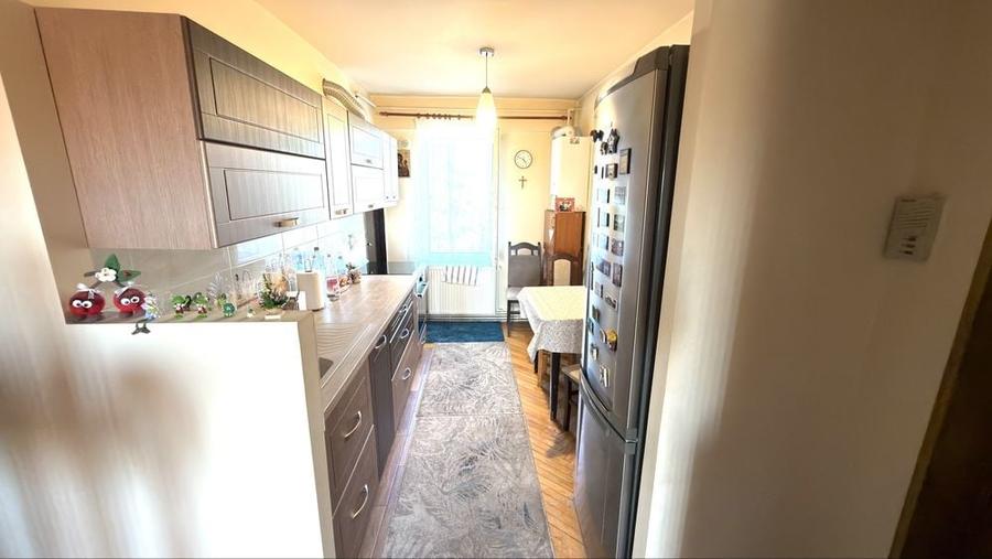 Apartament cu 3 camere semidecomandat în Exterior Vest