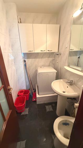 Apartament cu 4 camere decomandat în P-ța Muncii