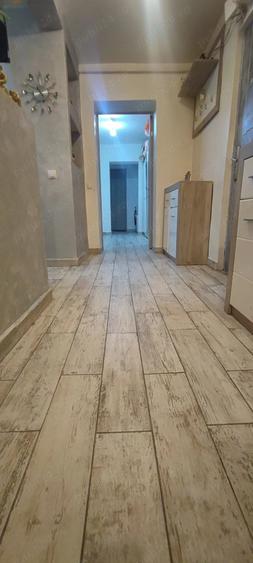 Apartament cu 3 camere decomandat în Uzina 2
