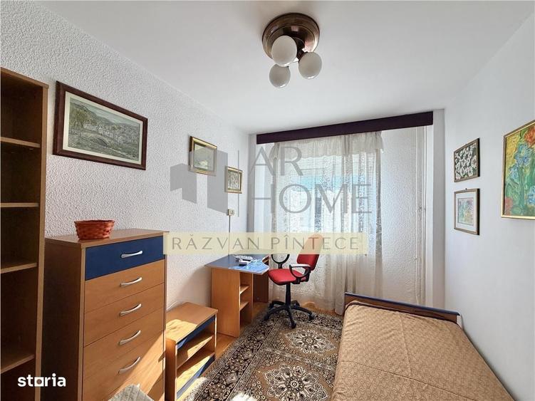 Apartament cu 3 camere decomandat în Bănești
