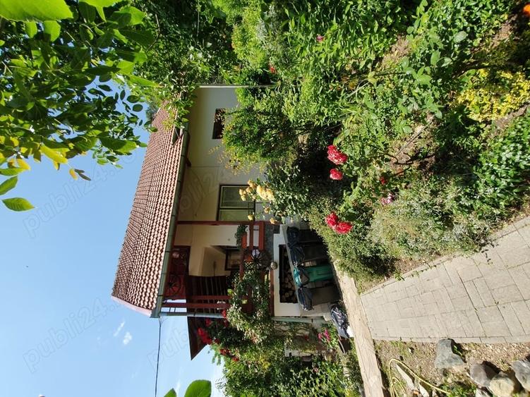 Casă cu 6 camere cu Teren 1000 Mp în Eșelnița