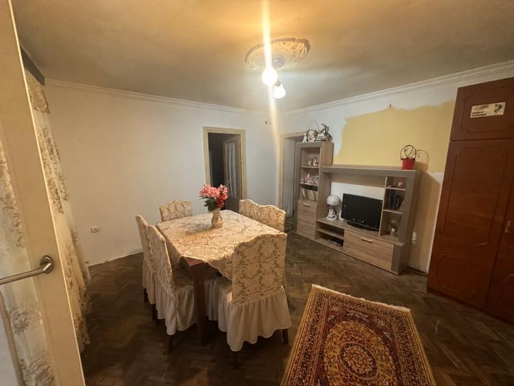 Apartament cu 3 camere semidecomandat, mobilat în Titulescu