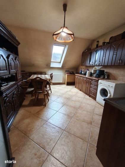 Casă cu 10 camere cu Teren 231 Mp în Central