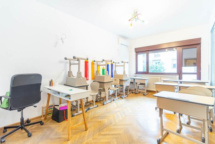 Casă individuală cu 7 camere cu Canalizare în Floreasca