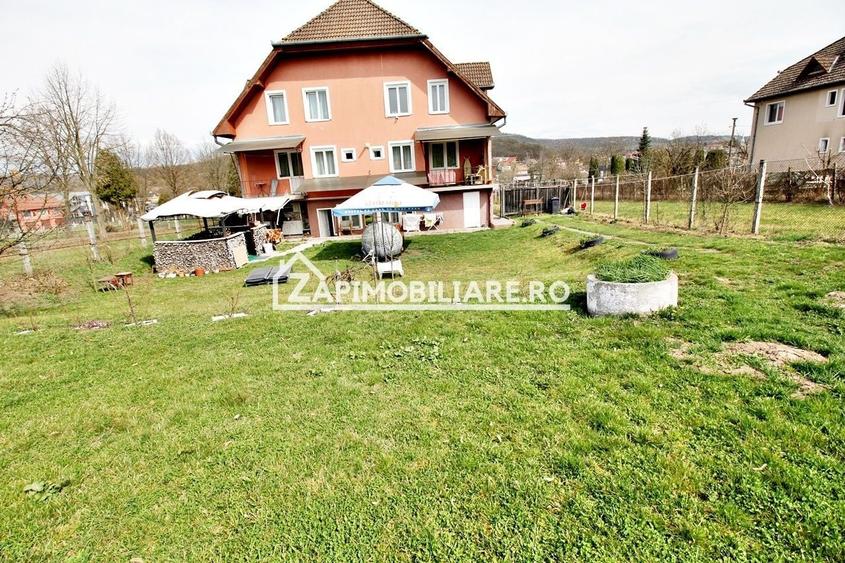 Casă individuală cu 4 camere cu Canalizare în Corunca