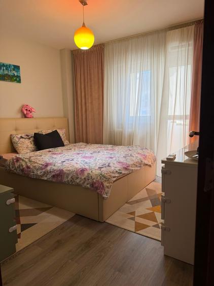 Apartament cu 3 camere decomandat în Drumul Taberei